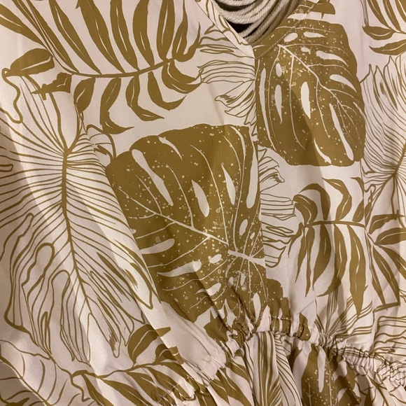 NWT Cupshe Tropical Leaf Print Bell Sleeve Romper - Picture 10 of 15
